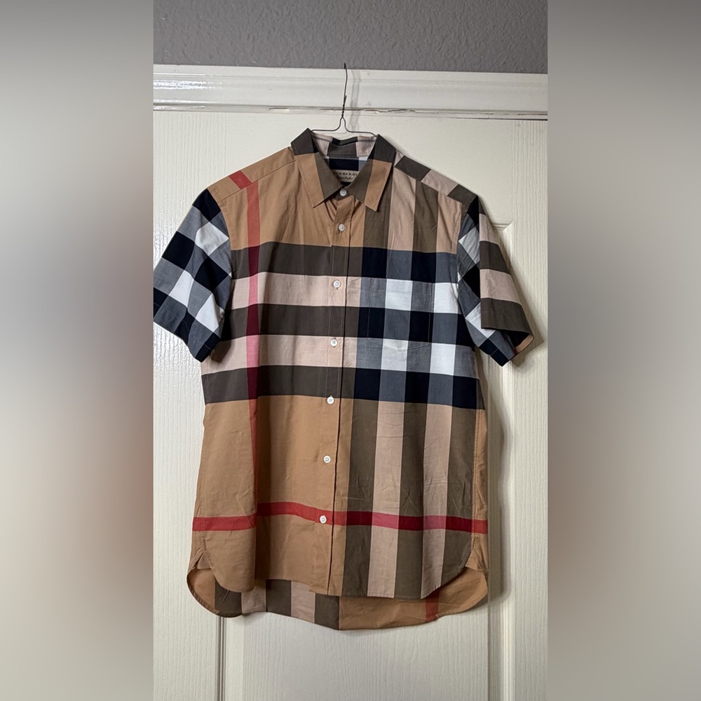Authentic Burberry Nova Check Short Sleeve Button-Up Shirt – Size M